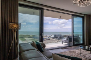 Côte de la Mer, Ultra Luxurious, Sea View, use of shared pool and sauna